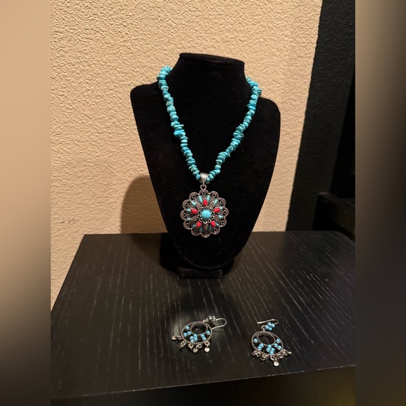 Jewelry - Turquoise and Red Floral Pendant Necklace